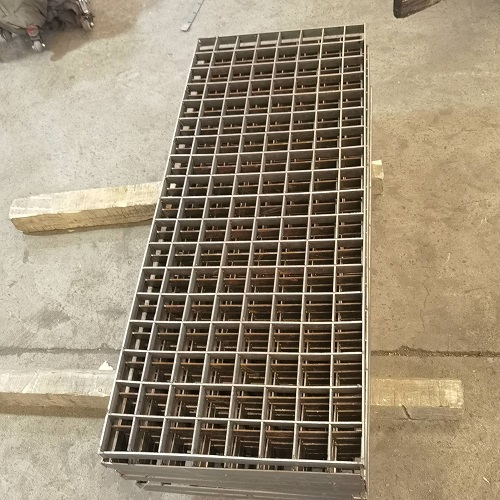 插接鋼格板、互插鋼格柵板：綠色環(huán)?？苫厥? /> 
</p>
（一）鋼材來源及可追溯性<br />
優(yōu)質(zhì)鋼材選用<br />
<strong><a href=