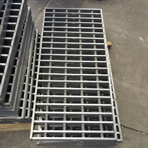 穿孔鋼格板鋼格柵特點(diǎn)有哪些性能優(yōu)勢