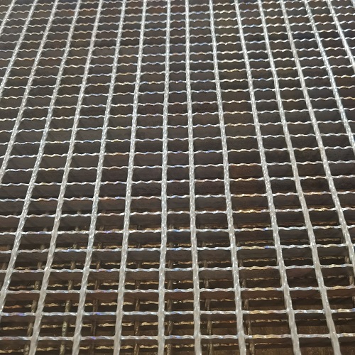 齒形鋼格板平臺(tái)踏步板：有效預(yù)防滑倒