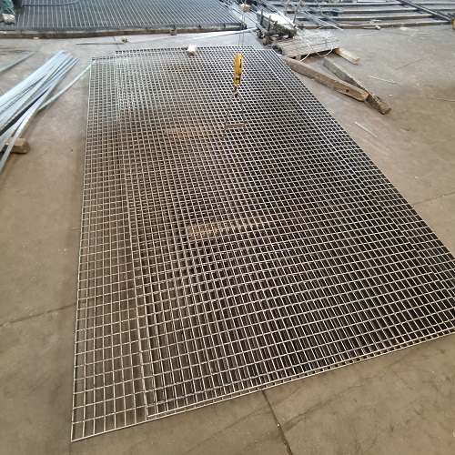 G303/30/100化工平臺(tái)鋼格板鋼格柵:安全保障