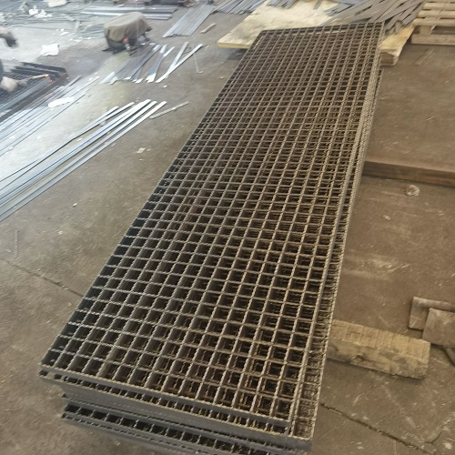 提升工業(yè)平臺安全性:防滑承重強齒型鋼格柵鋼格板
