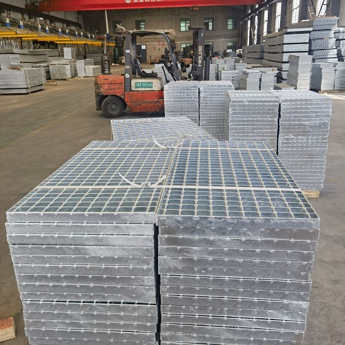 鋼格板表面處理方式對比：噴漆、鍍鋅、不銹鋼哪種更耐用？