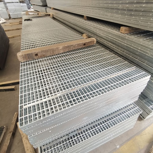 食品廠鋼格板選型：304不銹鋼還是鍍鋅更合適？