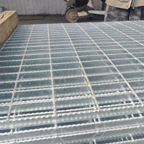 工業(yè)平臺鋼格柵解決方案:高承重與穩(wěn)定性的完美結(jié)合