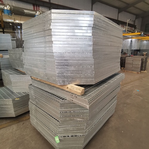 商業(yè)步行街鋼格柵:美觀與安全兼顧的鋪裝方案