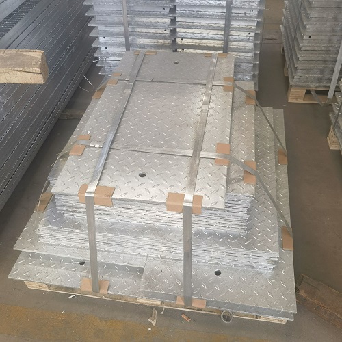 商業(yè)步行街鋼格柵:美觀與安全兼顧的鋪裝方案