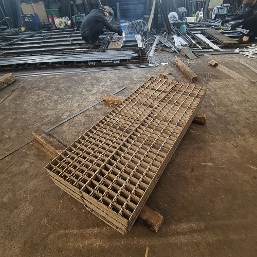 鋼結(jié)構(gòu)平臺(tái)鋼格柵:輕量化與高強(qiáng)度的搭配方案