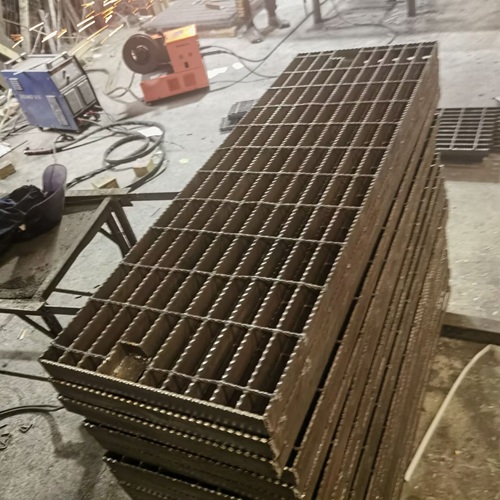 規(guī)格型號(hào)挑花眼？一文讀懂鋼格柵參數(shù)與適配場景