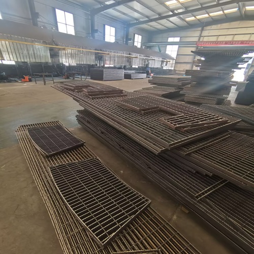 化工廠鋼格柵系統(tǒng):腐蝕防護的終極解決方案