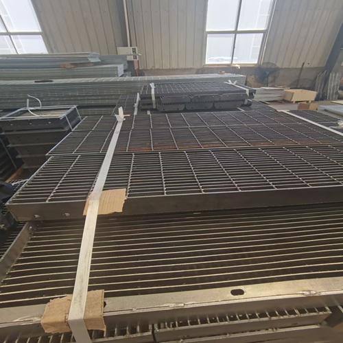 養(yǎng)殖場鋼格柵系統(tǒng):抵御腐蝕與堵塞的雙重防護(hù)