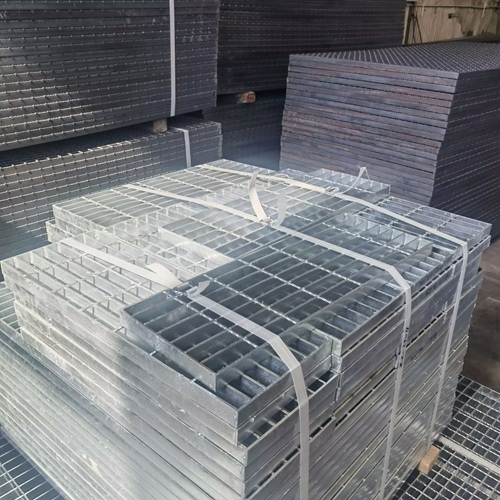 加油站鋼格柵系統(tǒng):安全防護(hù)的科技屏障