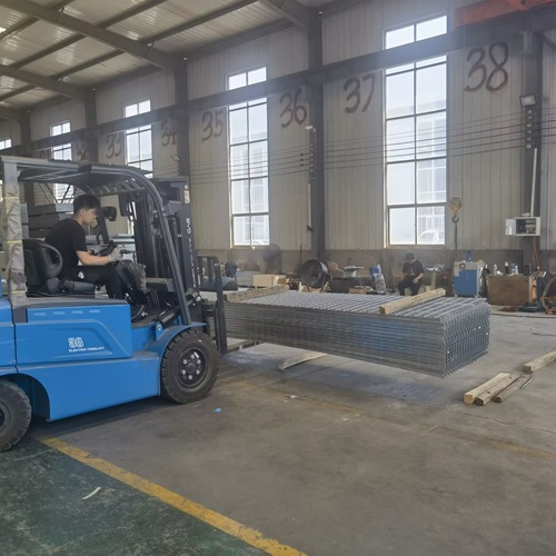 從工廠到市政，鋼格柵如何撐起工程建設(shè)半邊天？