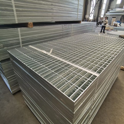 鋼格柵知識科普：材質(zhì)、規(guī)格如何影響使用效果？