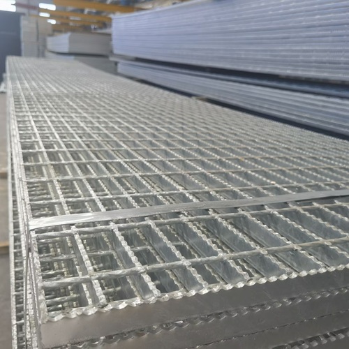 鋼格柵對比傳統(tǒng)材料，優(yōu)勢竟有這么多？